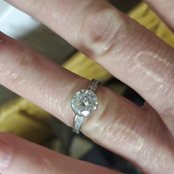 B. Tiff stainless steel engagement ring 2 carat - Picture 4 of 4